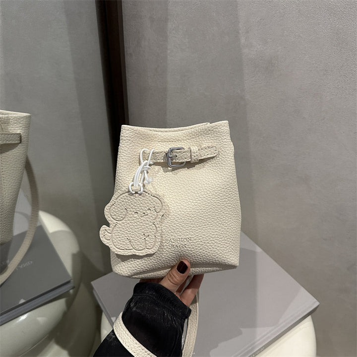 Damen Umhänge Taschen mit tierischen Akzenten Nord Taschen