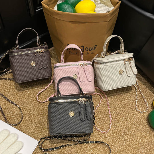Damen charmante Handtasche im strukturierten Design mit hochwertigem Kettenriemen Nord Taschen