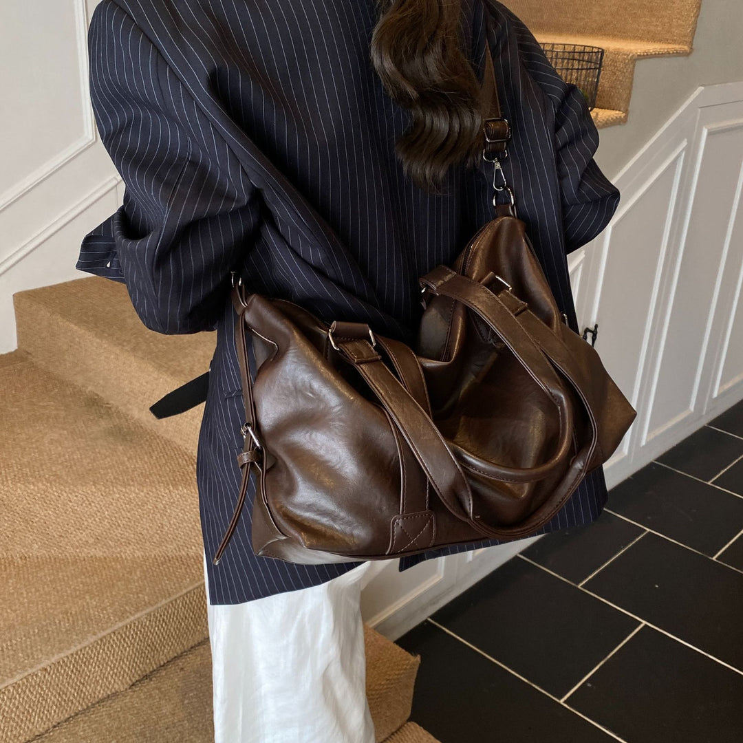 Damen Ledertasche mit geräumigem Innenraum und praktischem Tragegriff Nord Taschen