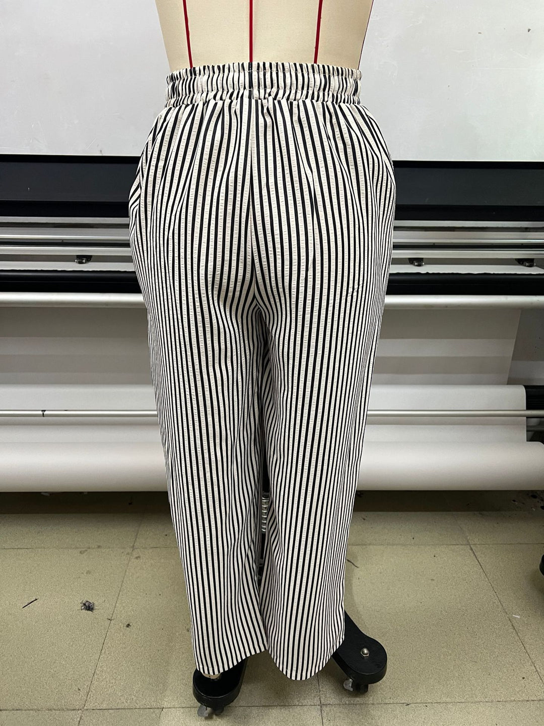 Damen Weite Highwaist-Hose mit Tunnelzug Streifen-Leinenoptik und Eingrifftaschen Nord Taschen