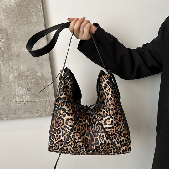 Damen Umhängetasche mit raffiniertem Leopardenmuster und hochwertigen Kunstlederdetails Nord Taschen