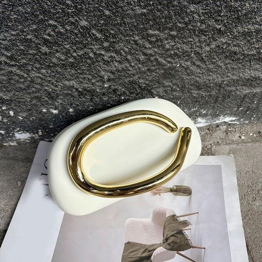 Damen Clutch mit auffälligem Design und goldener Applikation Nord Taschen