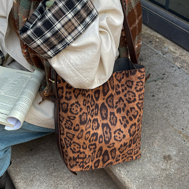 Damen Hobo-Tasche mit elegantem Leopardenmuster und praktischem Schultergurt Nord Taschen