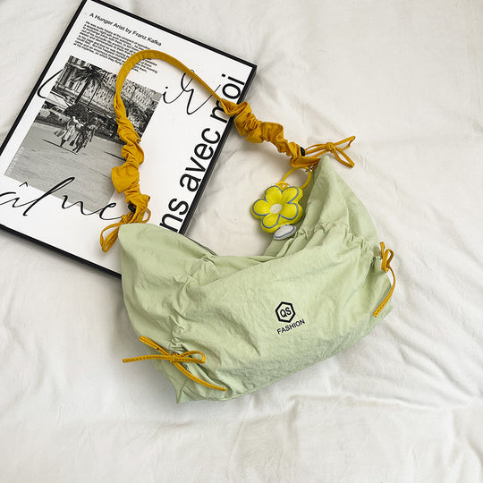 Damen lässige Beuteltasche mit verstellbarem Tragegurt und buntem Blumendetail Nord Taschen