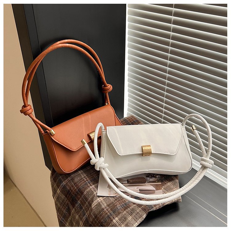 Damen Umhängetasche mit verstellbarem Tragegurt und eleganter Schnappverschluss Nord Taschen
