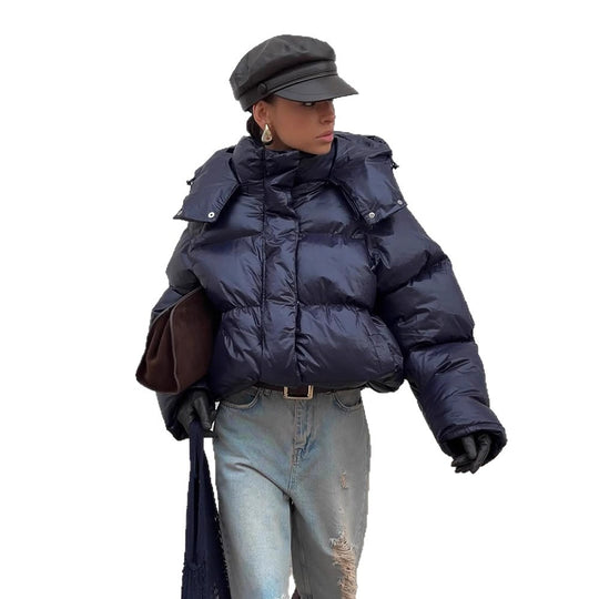 Damen Kurz geschnittene glänzende Oversize-Steppjacke mit hohem Kragen Nord Taschen