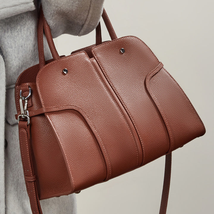 Damen Handtasche mit modernem Schnitt und praktischen Fächern Nord Taschen