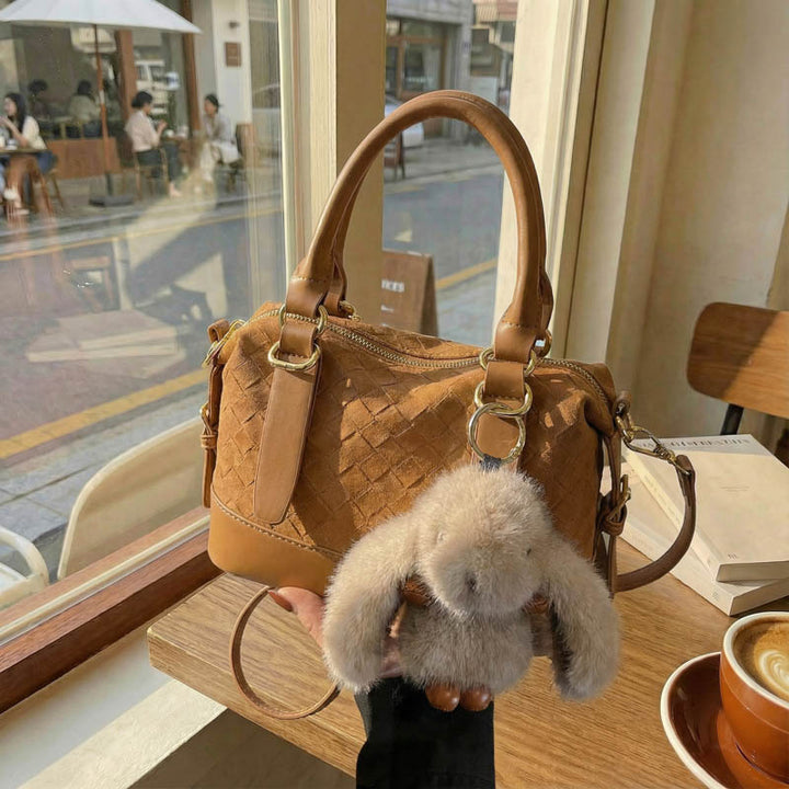 Damen Hobo-Tasche mit geflochtener Struktur und trendigem Teddy-Anhänger Nord Taschen