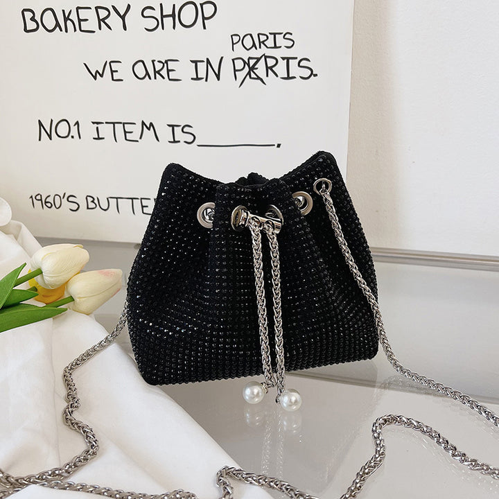 Damen Glitzernde Beuteltasche mit verspieltem Kettenriemen Nord Taschen
