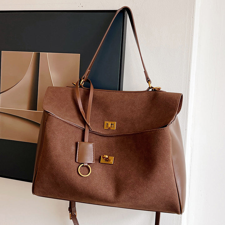 Damen elegante Umhängetasche mit schickem Klappverschluss | Nord Taschen