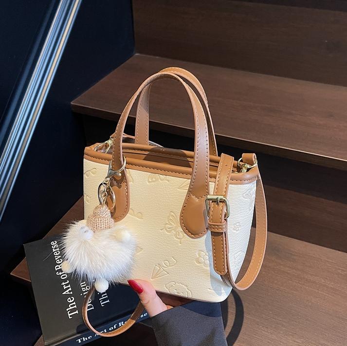 Damen Mini-Handtasche mit niedlichem Anhänger | Nord Taschen