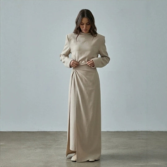 Damen Maxikleid mit taillierter Silhouette, ausgestelltem Rock und markanten Schultern Nord Taschen