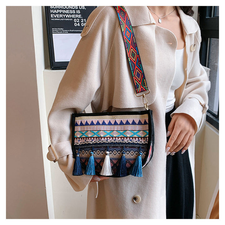 Damen umhängetasche mit kreativem Stickmuster und Quasten Nord Taschen