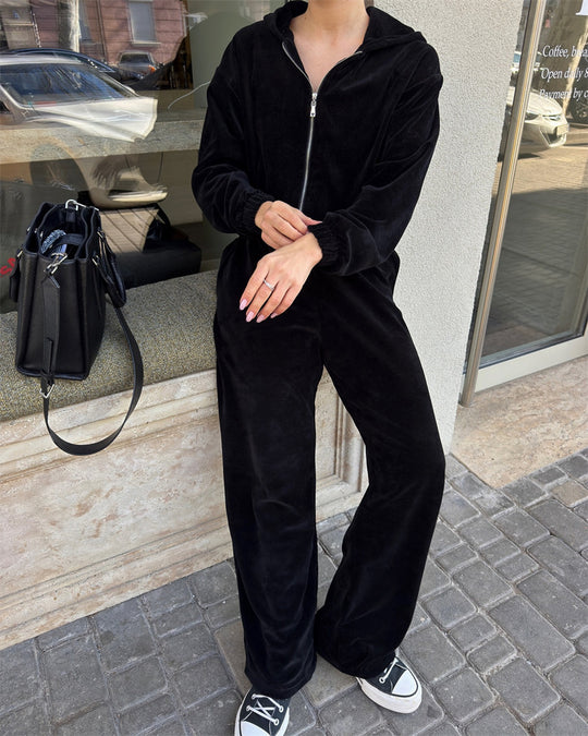 Damen cropped Kapuzen-Zipjacke mit gerafftem Elastiksaum und hochtaillierter Relax-Hose aus softem Sweat Nord Taschen