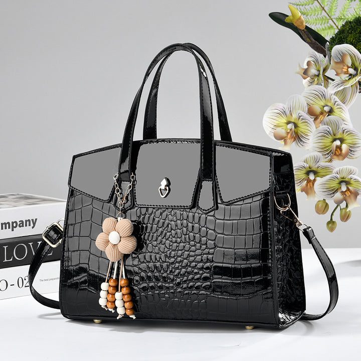 Damen elegante Handtasche mit Kroko-Prägung und charmantem Blumenanhänger Nord Taschen