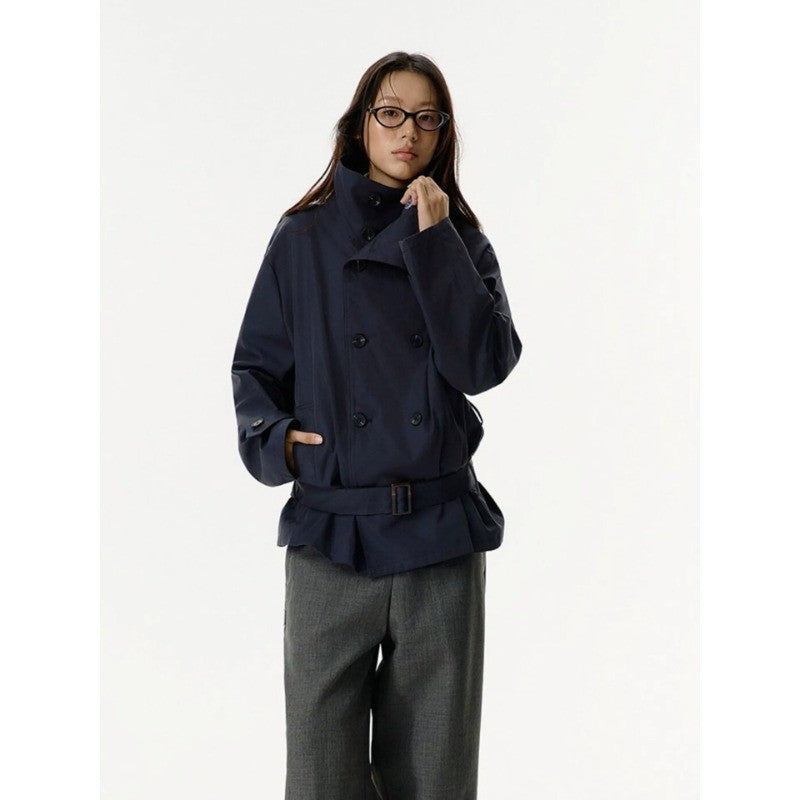 Damen Kurzjacke im Trenchstil mit doppeltreihiger Knopfleiste Taillengürtel und Stehkragen Nord Taschen