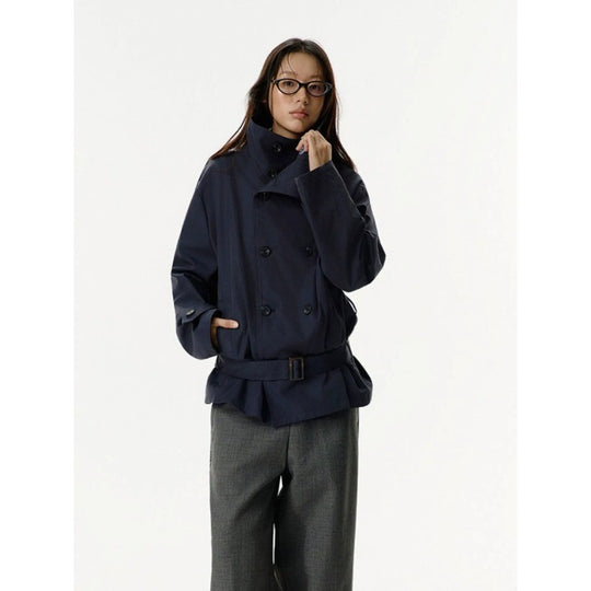 Damen Kurzjacke im Trenchstil mit doppeltreihiger Knopfleiste Taillengürtel und Stehkragen Nord Taschen