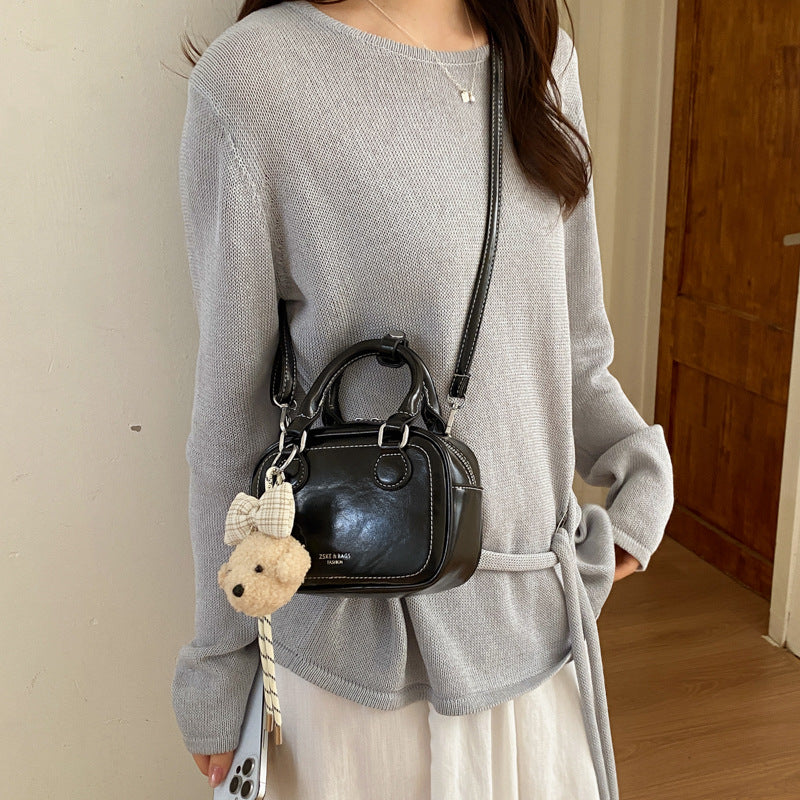 Damen Mini-Handtasche mit abnehmbarem Plüschanhänger Nord Taschen