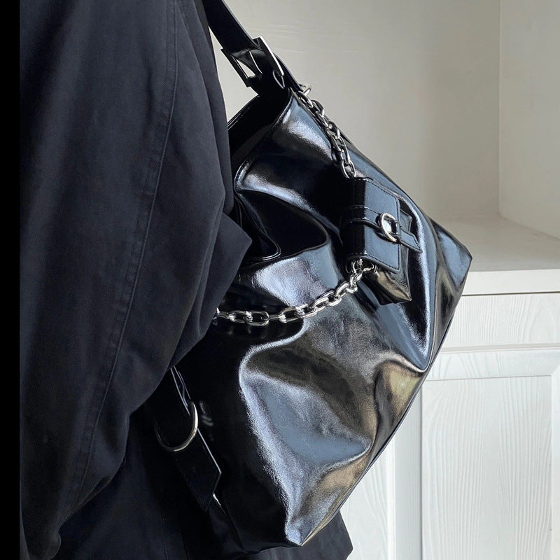 Damen elegante Schultertasche mit modischem Kettengriff Nord Taschen