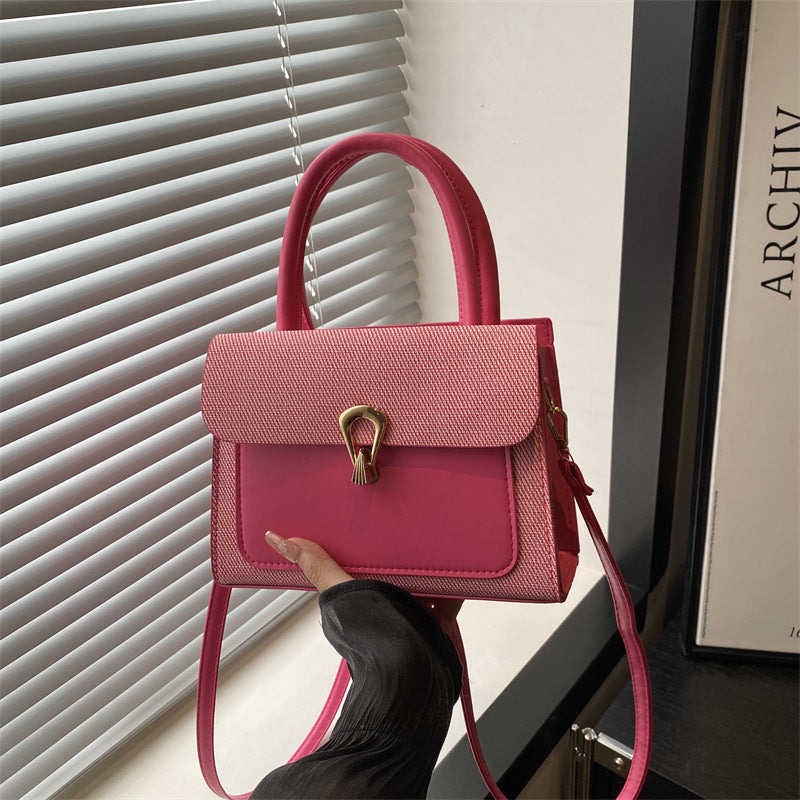 Damen elegante Umhängetasche mit strukturiertem Obermaterial und goldfarbener Verschlussmechanik Nord Taschen