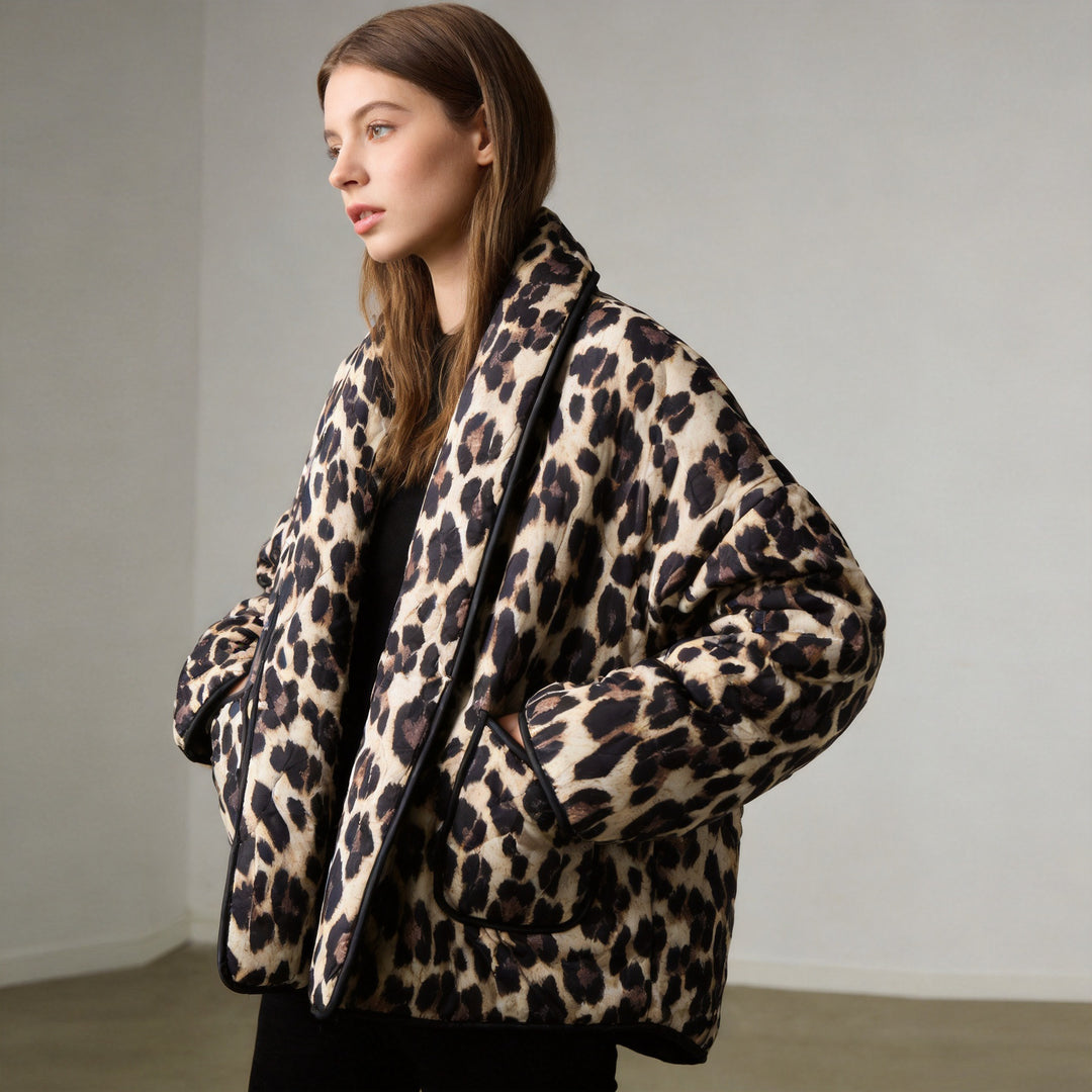 Damen Oversize gesteppte Pufferjacke mit Leopardenmuster und breitem Schalkragen Nord Taschen