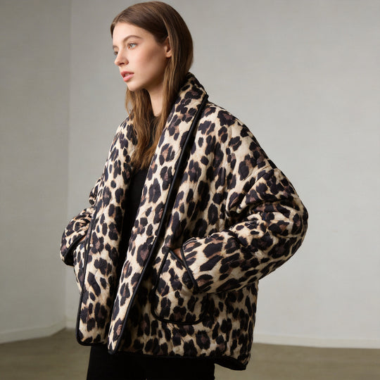 Damen Oversize gesteppte Pufferjacke mit Leopardenmuster und breitem Schalkragen Nord Taschen