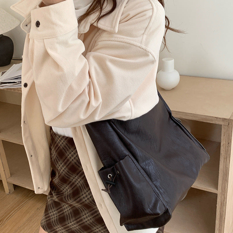 Damen Schultertasche mit innovativem voluminösem Design und praktischen Seitenfächern Nord Taschen