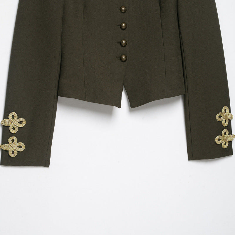Damen Kurz geschnittene Militärjacke mit Schulterkordeln und Zierknöpfen Nord Taschen