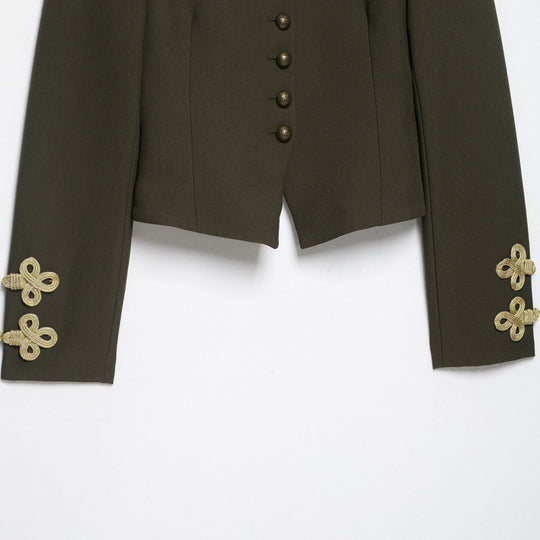 Damen Kurz geschnittene Militärjacke mit Schulterkordeln und Zierknöpfen Nord Taschen