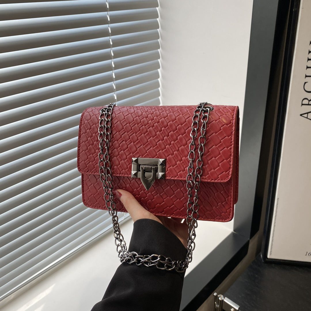 Damen Umhängetasche mit geflochtenem Design und dekorativem Kettenriemen Nord Taschen
