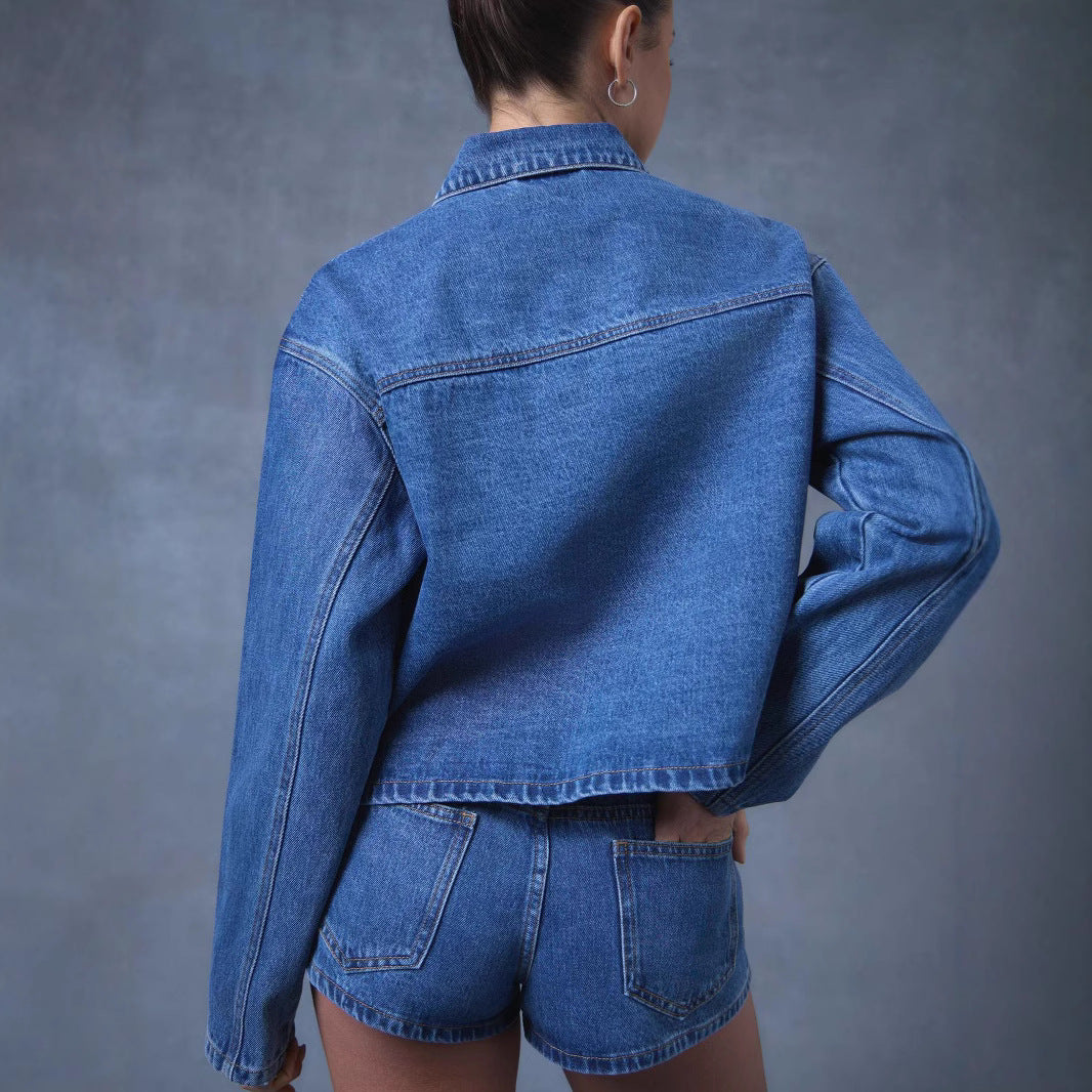 Damen kurze Denimjacke mit dekorativen Knotenverschlüssen, kastiger Silhouette und Hemdkragen Nord Taschen