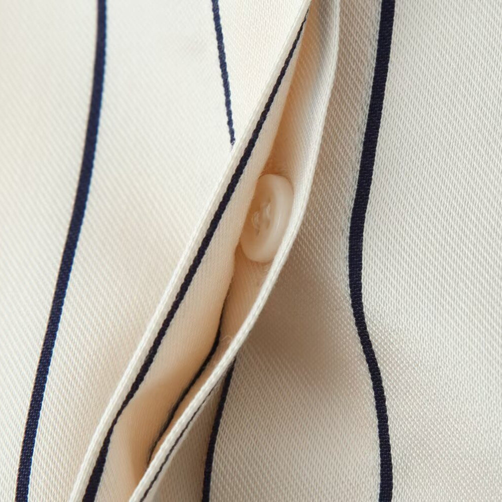 Damen Gestreifte Standkragen‑Bluse mit verdeckter Knopfleiste und Ballonärmeln Nord Taschen