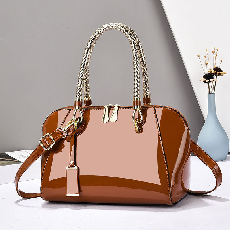 Damen elegante Handtasche mit strukturierter Oberfläche und goldfarbenem Tragegriff Nord Taschen