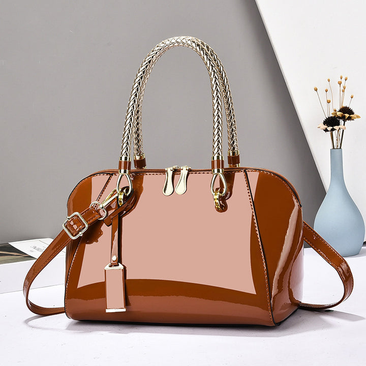 Damen elegante Handtasche mit strukturierter Oberfläche und goldfarbenem Tragegriff Nord Taschen
