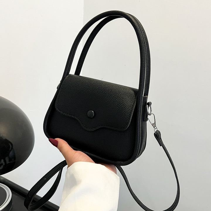 Damen Ledertasche mit dekorativer Klappenöffnung Nord Taschen
