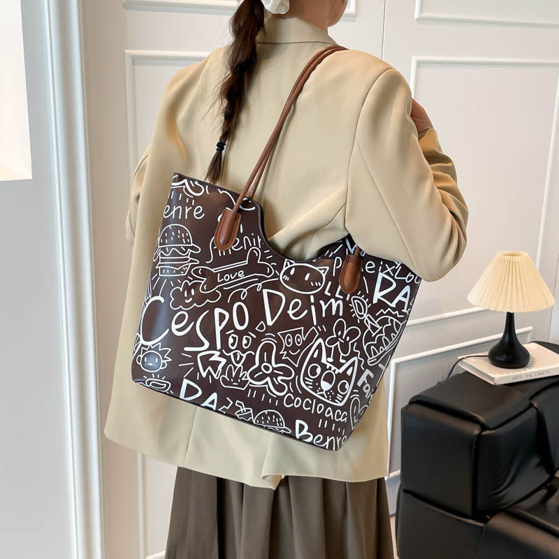 Damen modische Beuteltasche mit verspieltem Anhänger Nord Taschen