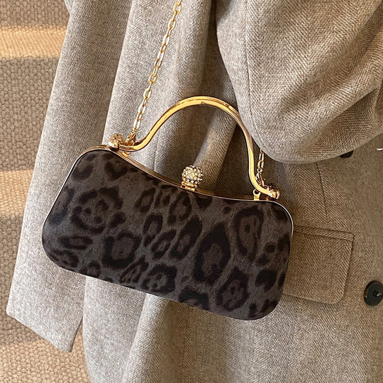 Damen Handtasche mit elegantem Leopardenmuster und wertvollen Details Nord Taschen