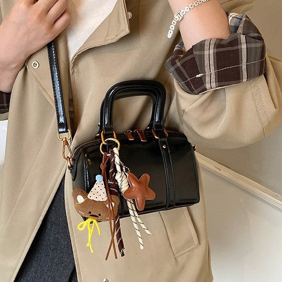 Damen modische Handtasche mit niedlichem Anhänger Nord Taschen