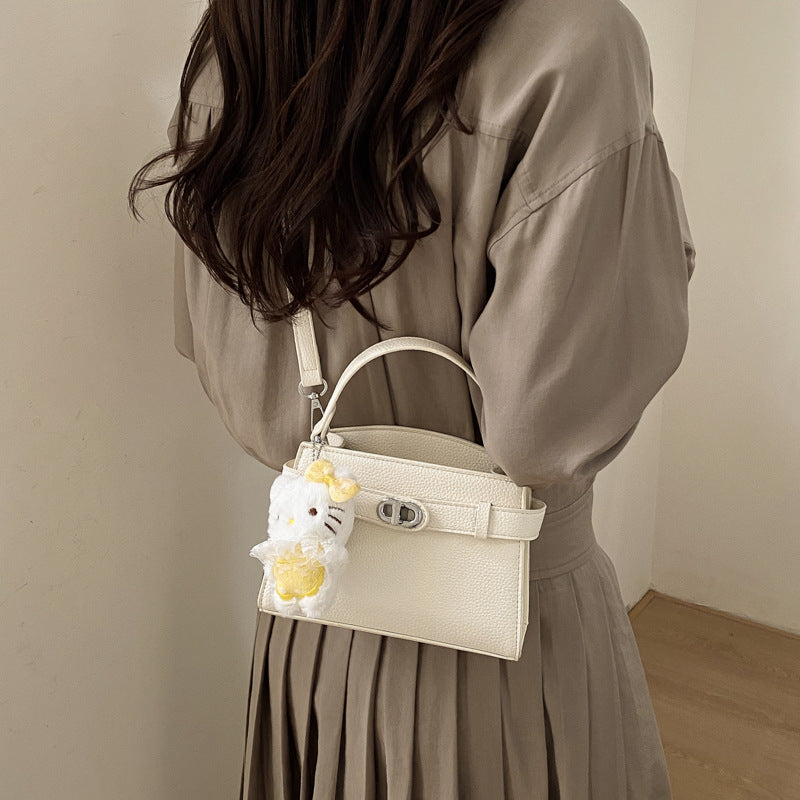 Damen trendige Handtasche mit verspieltem Tieranhänger Nord Taschen