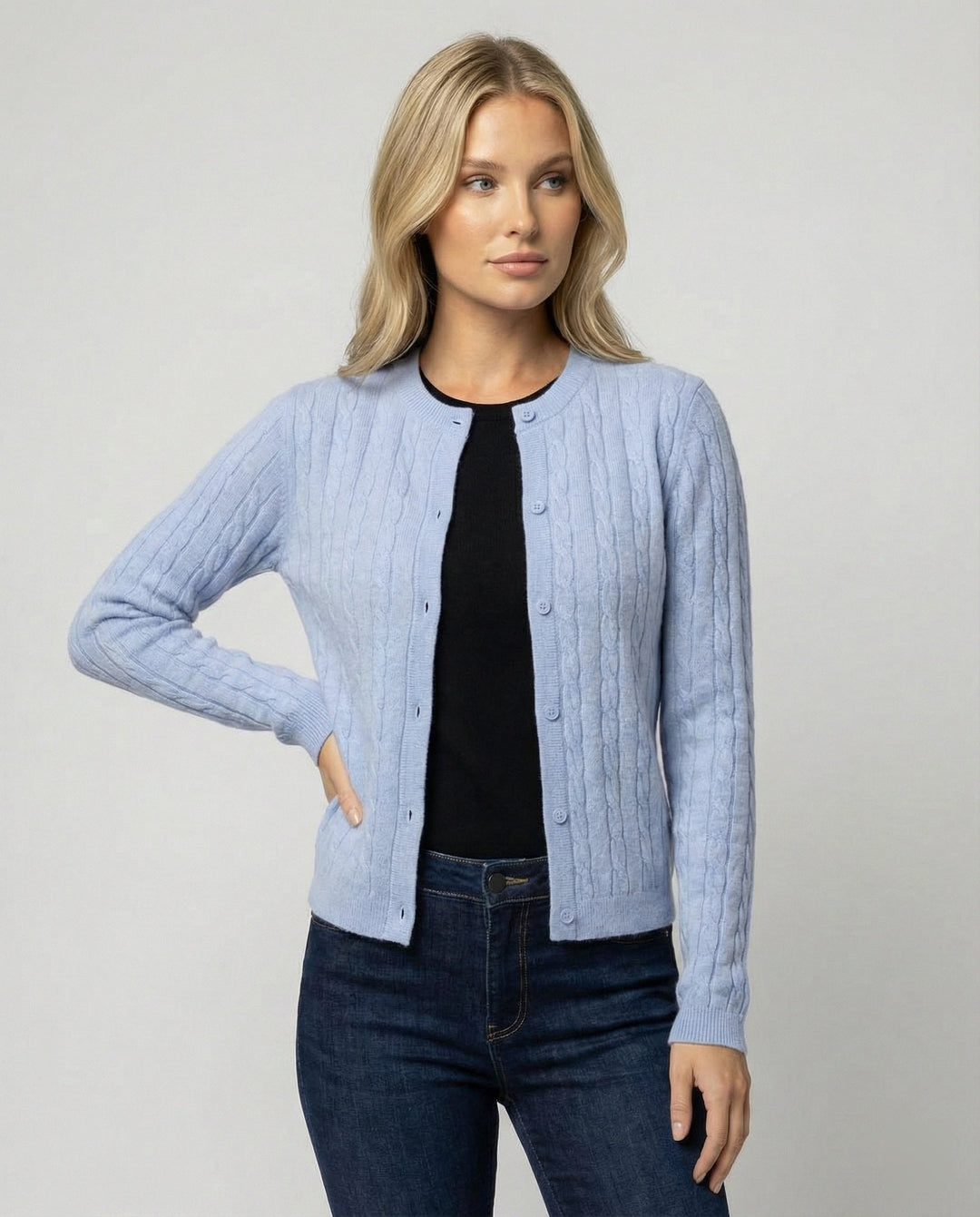 Damen kurzes Zopfmuster-Cardigan mit Rundhalsausschnitt und minimalistischer Knopfleiste