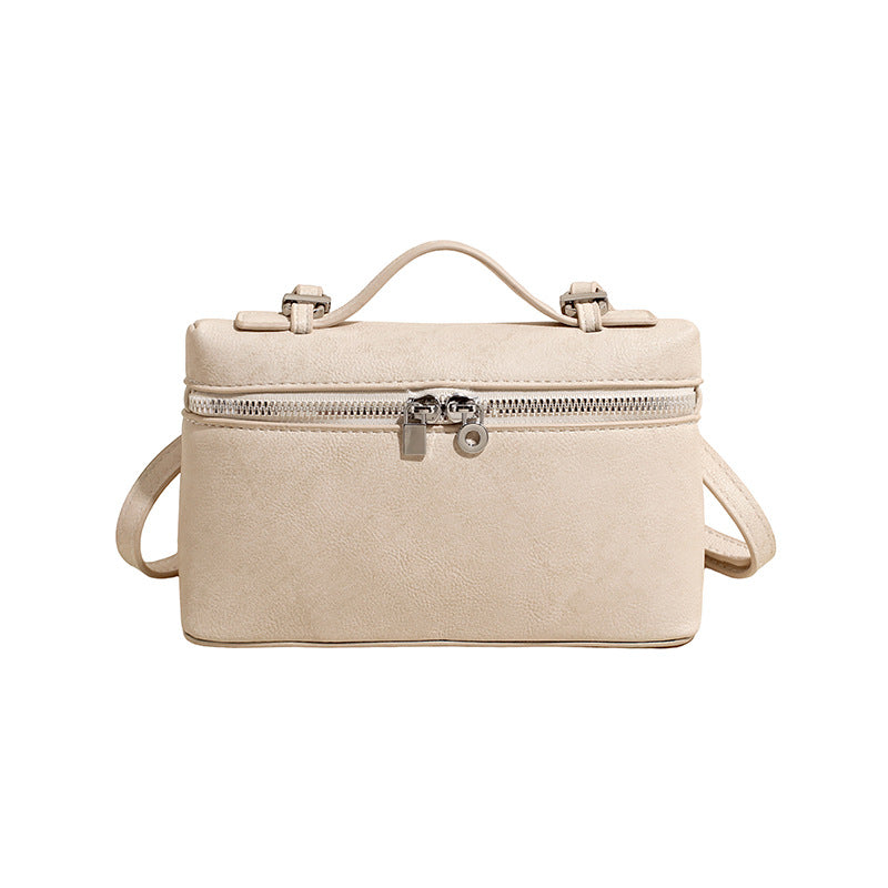 Damen Handtasche mit verspieltem Herzanhänger Nord Taschen