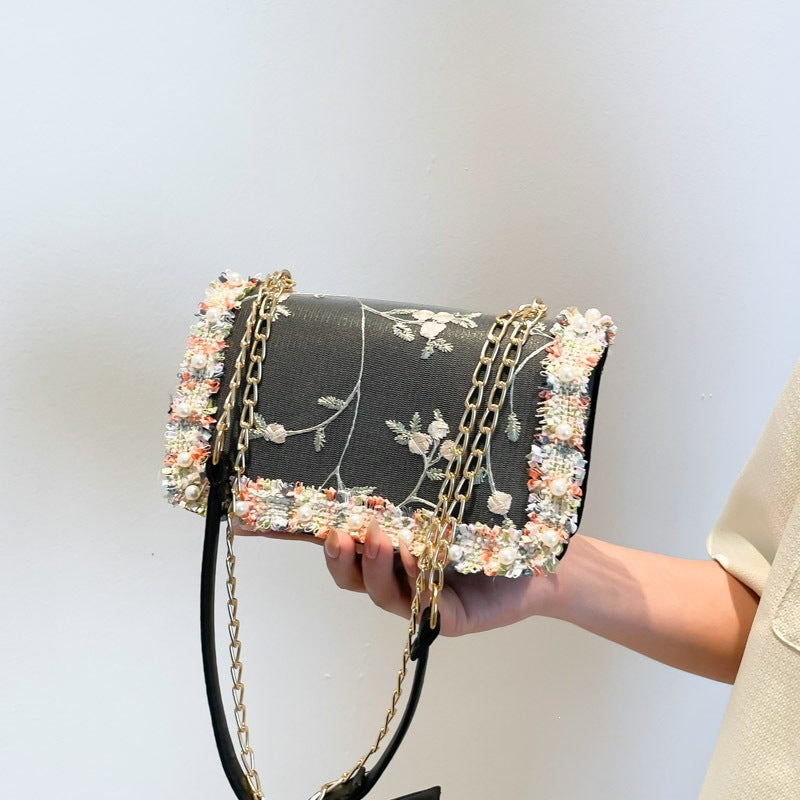 Damen trendige Umhängetasche mit floraler Stickerei Nord Taschen