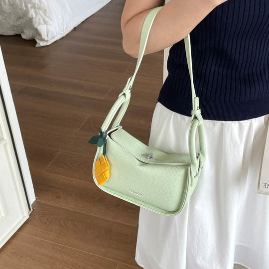 Damen Handtasche aus strukturiertem Kunstleder mit verstellbarem Trageriemen Nord Taschen