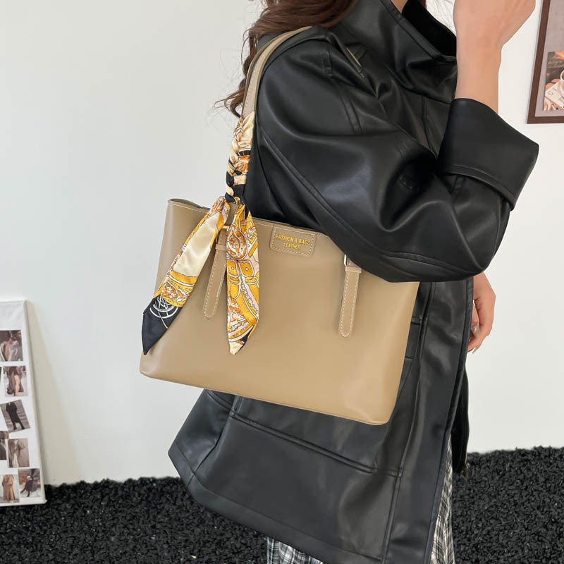 Damen elegante Handtasche mit modischem Schal-Akzent Nord Taschen