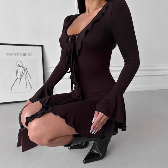 Damen Figurbetontes Rüschen‑Minikleid mit V‑Ausschnitt, Bindeband und Glockenärmeln Nord Taschen