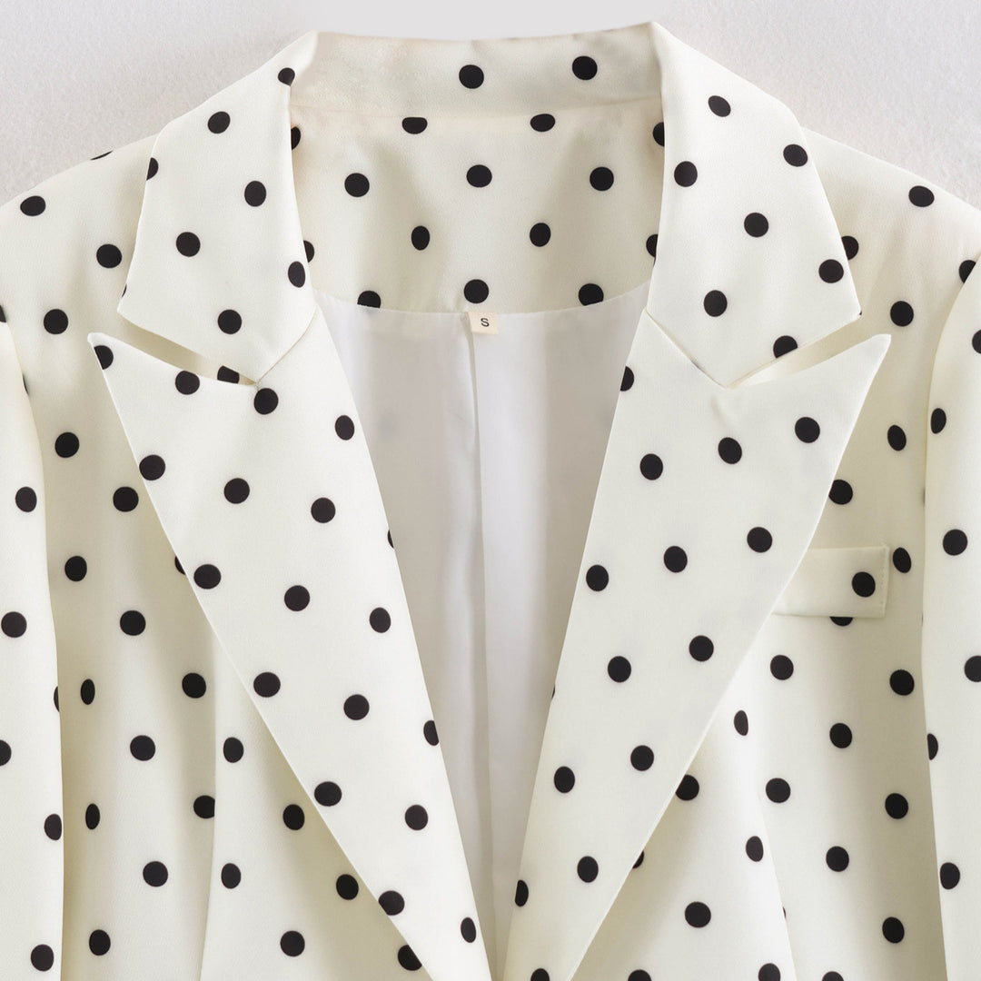 Damen Kurzblazer mit Punktmuster, tailliertem Schnitt und Reverskragen Nord Taschen