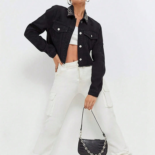 Damen Cropped Jeansjacke mit perlenbesetztem Kragen und rohem FransenSaum Nord Taschen