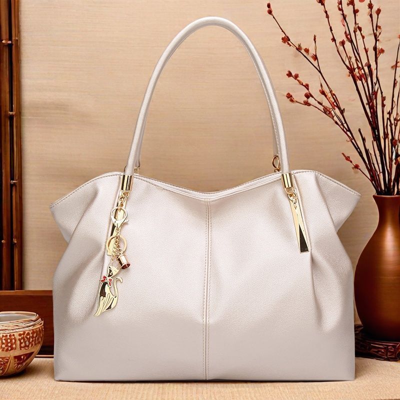 Damen Hobo-Tasche mit luxuriösem Kunstleder und eleganten Detailverzierungen Nord Taschen