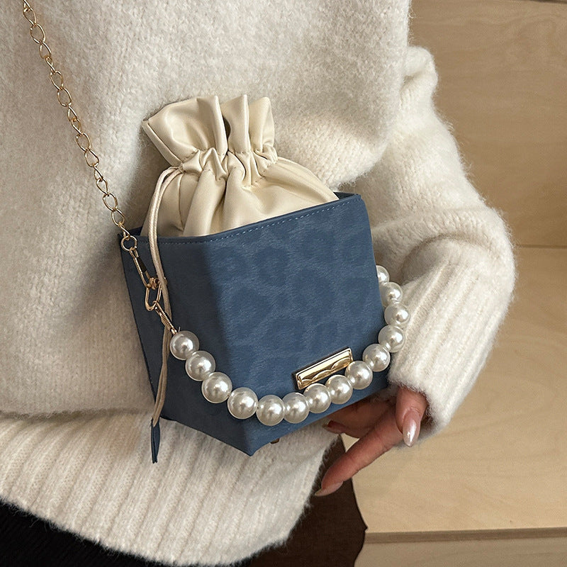 Damen elegante Beuteltasche mit Ketten- und Perlendesign Nord Taschen