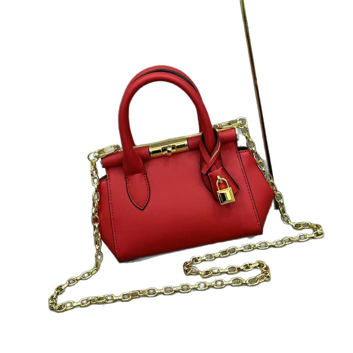 Damen Handtasche im strukturierten Design mit goldener Kette Nord Taschen